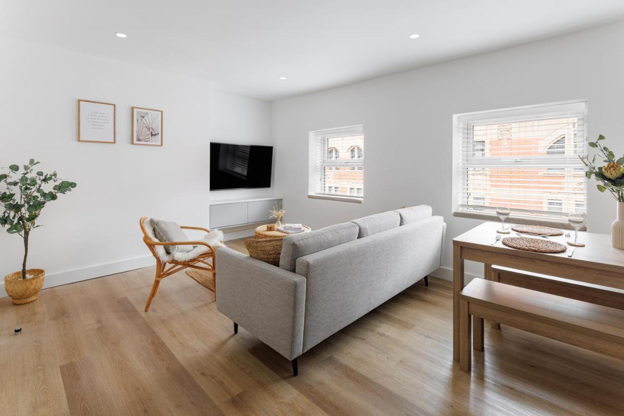 44 Renshaw Apartment