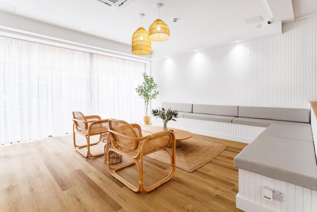 44 Renshaw Apartment